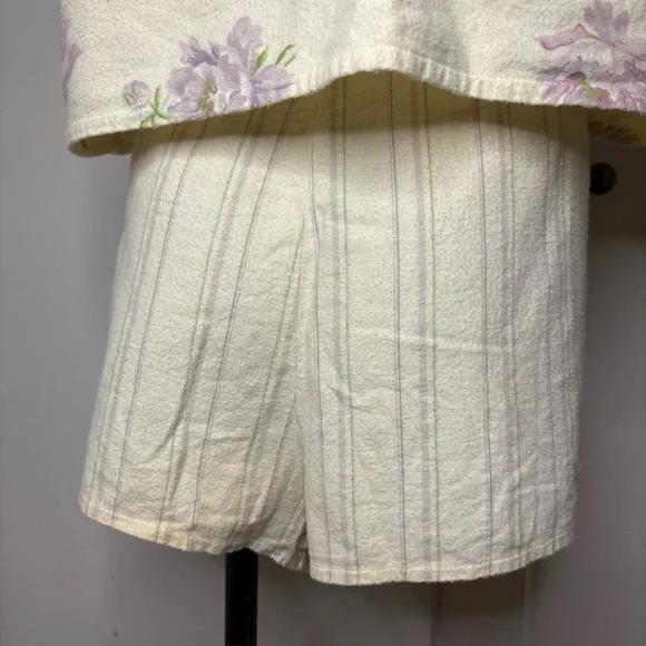 Vintage 80s Laura Adams Pale Yellow Floral Flannel Pajama Set Crop Tank Shorts - Picture 7 of 12